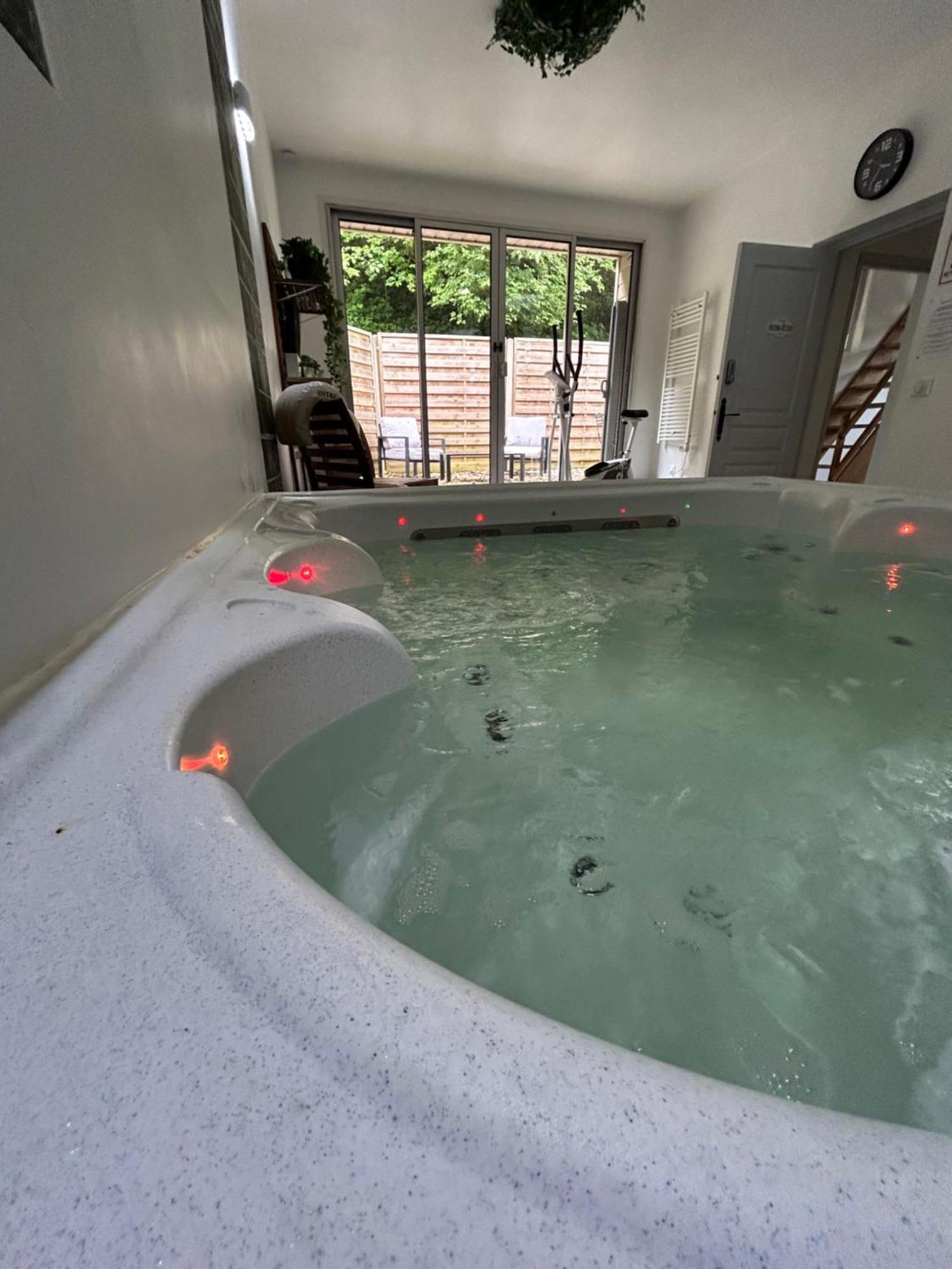 Loft And Spa Les Preaux Eksteriør bilde