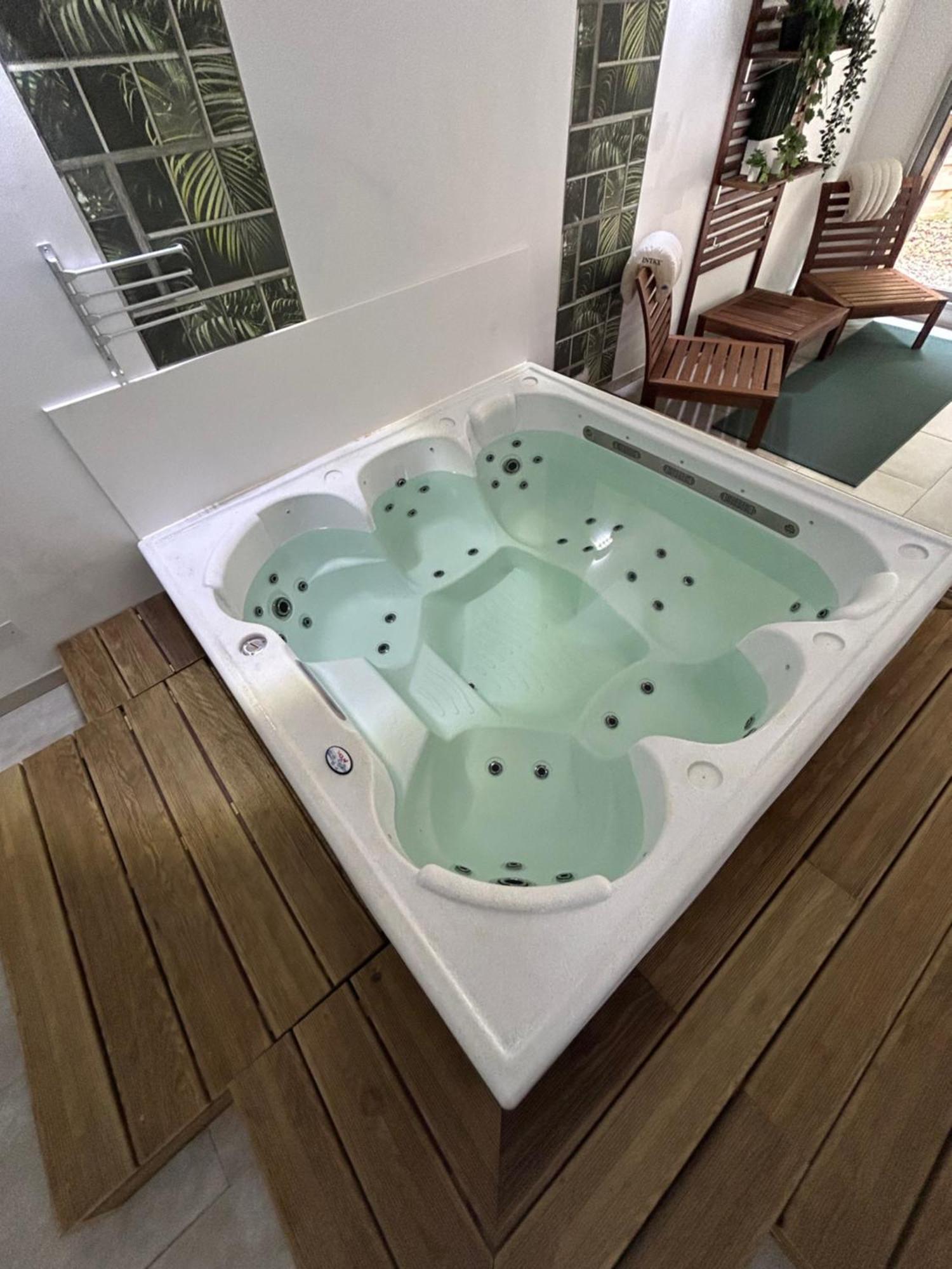 Loft And Spa Les Preaux Eksteriør bilde