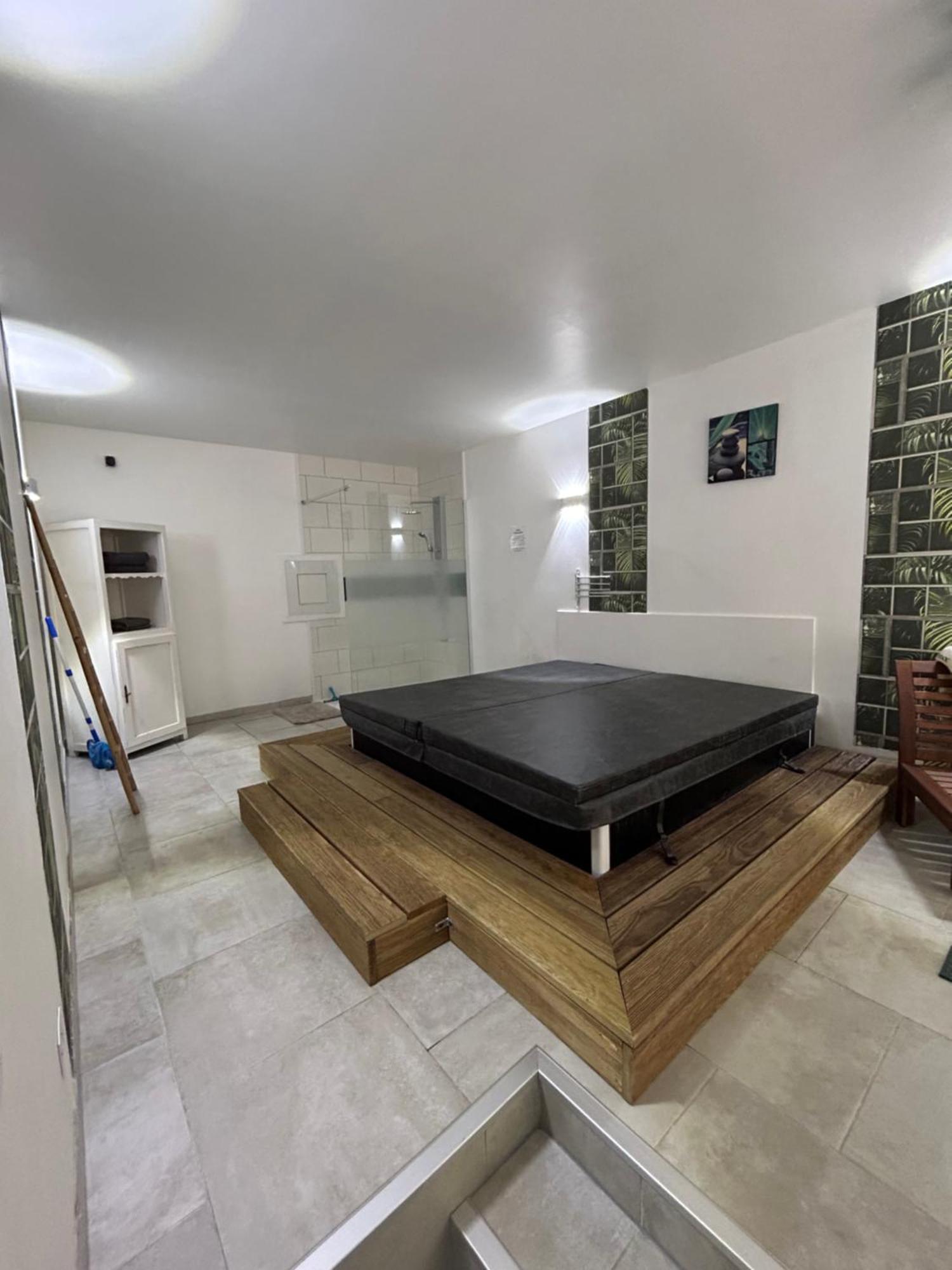 Loft And Spa Les Preaux Eksteriør bilde